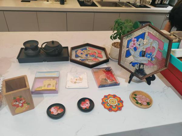 图为天津市西青区赤龙南街道创富工坊非遗掐丝传统工艺品在创新高地“天开园”展示，通过创新设计赋能产品升级。（天津市西青区委宣传部 供图）